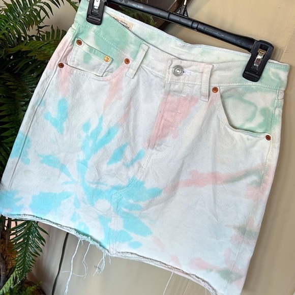 Levi's Premium High-Rise Deconstructed Jean Skirt White Pastel Tie Dye Denim - Picture 6 of 16